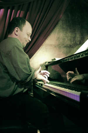 BRAZILIAN: Helio Alves trio image